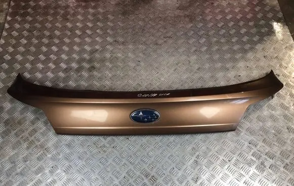 Subaru Outback Trunk door license plate light bar 