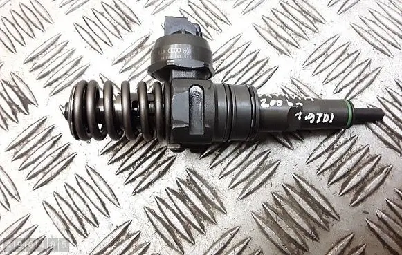 Skoda Octavia Mk2 (1Z) Fuel injector 038130073ag