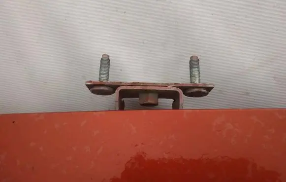 Dodge Caliber Tailgate/trunk/boot hinge