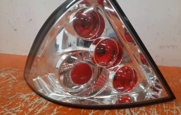 Ford Mondeo Mk III Rear/tail lights HU24-TB