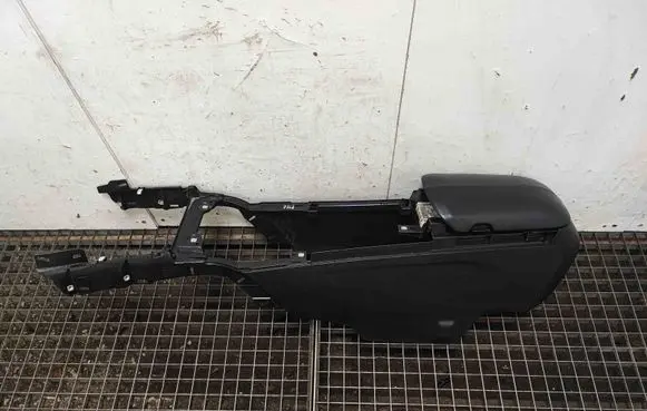 Ford Mustang VI Center console FR3B63045A36A