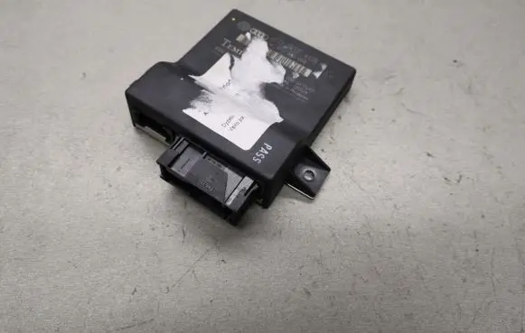 Audi A6 S6 C6 4F Gateway control module 4F0907468
