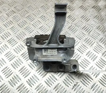Volkswagen Tiguan Engine mount bracket 5WA199262H