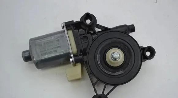Audi A3 S3 8V Front door window regulator motor S850202100