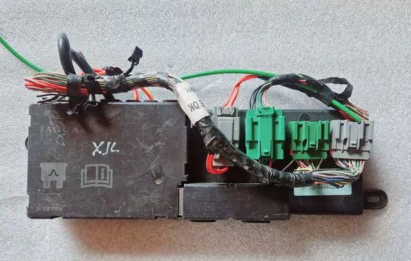 Jaguar XJ X351 Fuse box set 318986023