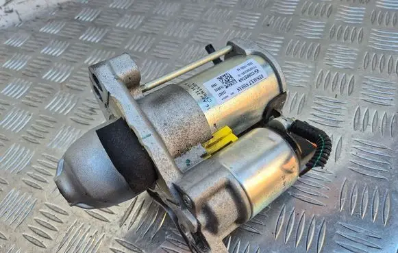 Dacia Sandero III Starter motor 233008820R 233008820RB