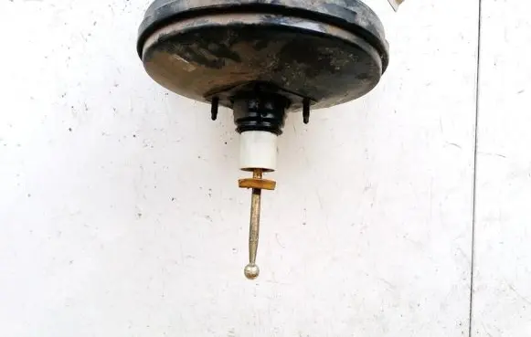 Volkswagen Golf III Brake booster