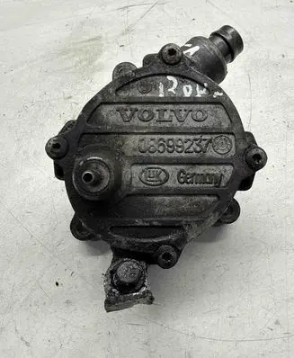 Volvo V70 Vacuum pump 08699237