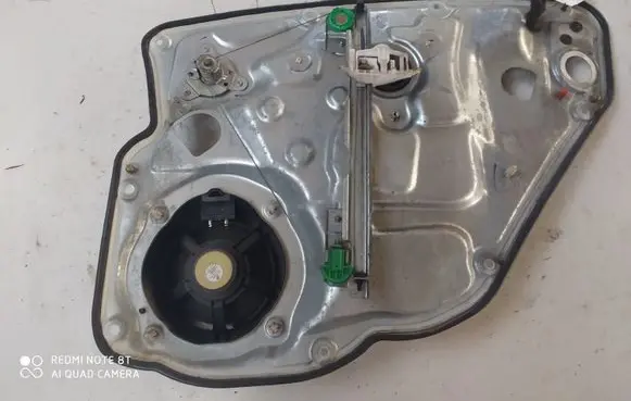 Rear door manual window regulator