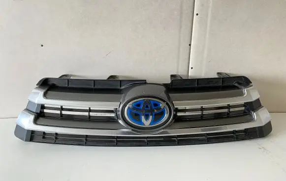 Toyota Highlander XU50 Front bumper upper radiator grill 531010E240