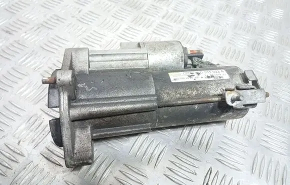 Audi A4 S4 B7 8E 8H Starter motor 06D911023A