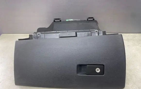 Volvo V70 Glove box 30676278