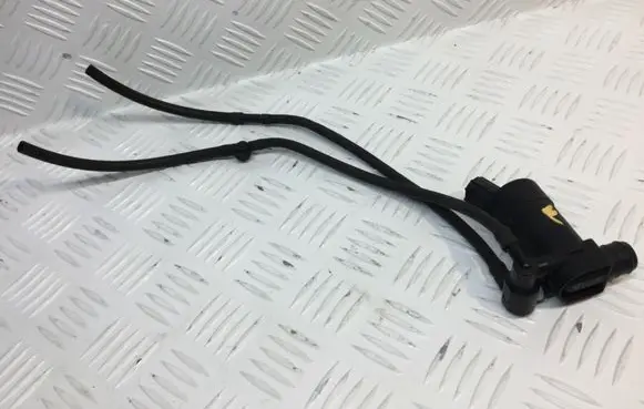 Ford Mondeo Mk III Windscreen/windshield washer pump 1S7117K624FE