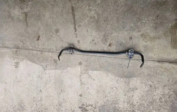 Toyota RAV 4 (XA40) Rear anti-roll bar/sway bar