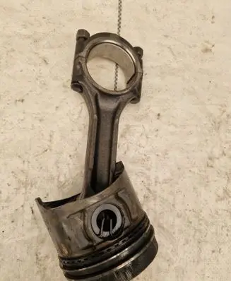 Hyundai Galloper Piston with connecting rod J9648