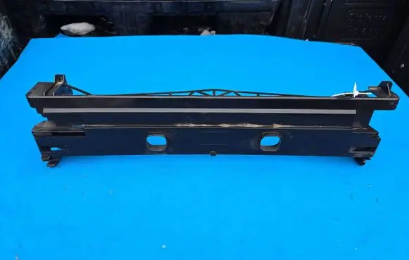 BMW 6 F12 F13 Top upper radiator support slam panel 7639071