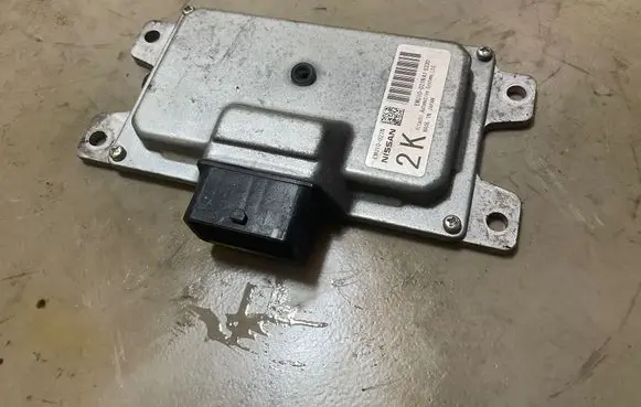 Nissan Juke I F15 Engine control unit/module EMU10G21N