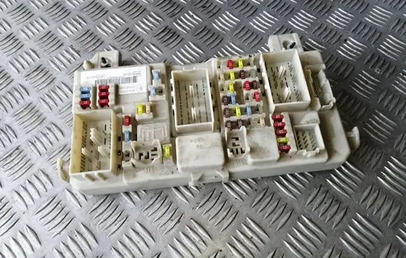 Ford Focus Fuse module 7M5T14A073DD 00283010 519243307
