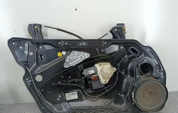 Volkswagen PASSAT B6 Front door window regulator with motor