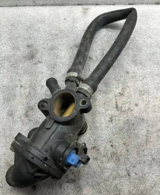 Volkswagen Golf III Thermostat housing 030121121