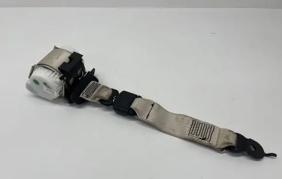 Middle seatbelt (rear)
