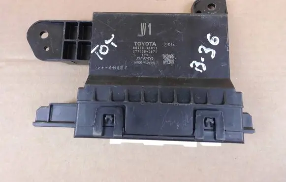 Toyota Camry VIII XV70 Air conditioner control unit module 8865033D11