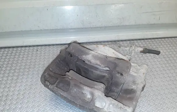 Volkswagen Transporter - Caravelle T4 Front brake caliper 