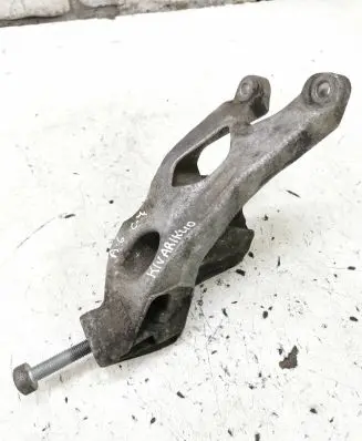 Audi A6 C7 Engine mounting bracket