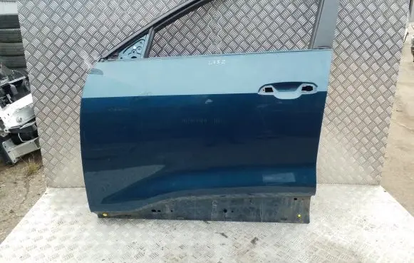 Audi e-tron Front door