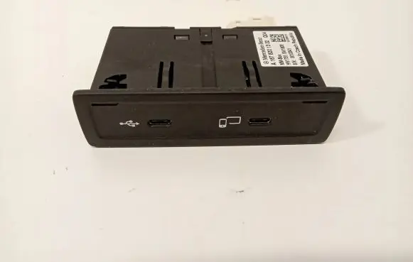 Mercedes-Benz GLC AMG USB socket connector A1678201302 0013341