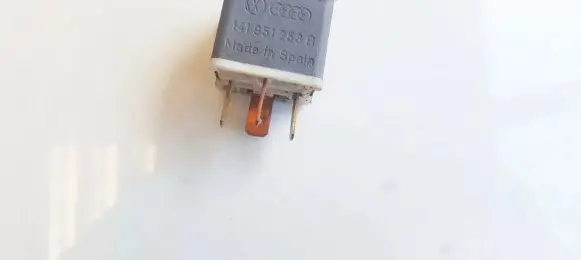 Volkswagen Golf III Other relay 141951253b 4ra003510-29