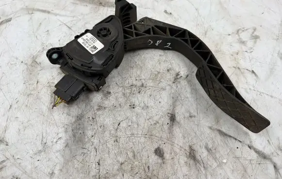 Audi A4 S4 B8 8K Accelerator throttle pedal 8K1723523