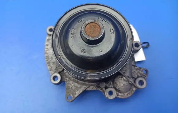 Mercedes-Benz CLK A209 C209 Water pump A6422010410 A6422020110