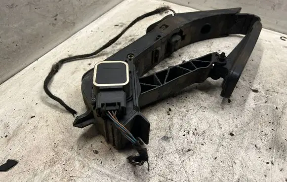 Mercedes-Benz S W220 Accelerator throttle pedal A2203000004