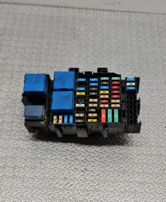 Dacia Sandero Fuse module 18017641