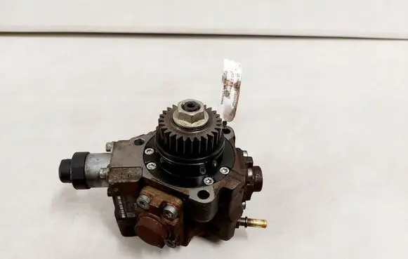 Nissan Qashqai Fuel injection high pressure pump 8200690744