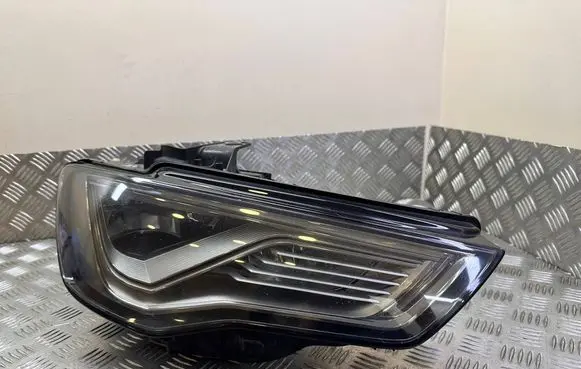 Audi A3 S3 8V Headlight/headlamp 8V0941034A 00841041 7PP941329M