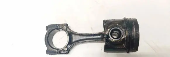 Toyota Avensis T250 Piston with connecting rod 82L73