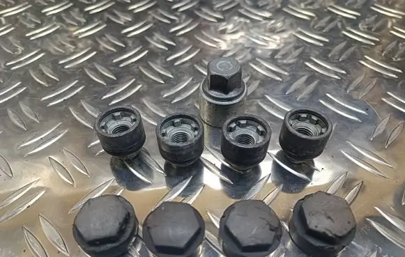 Opel Astra K Nuts/bolts 