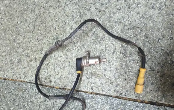 BMW 5 E34 ABS brake wheel speed sensor 0265001