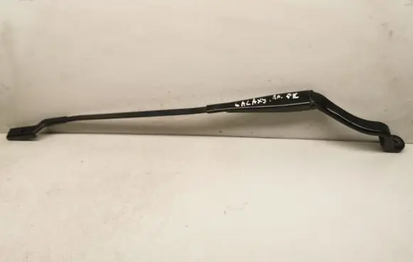 Front wiper blade arm