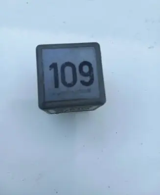 Volkswagen PASSAT B4 Other relay 1j0906381a