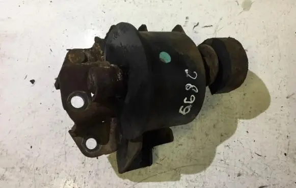 Nissan Almera N16 Engine mount bracket
