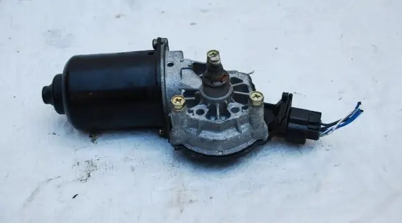 Toyota RAV 4 (XA20) Wiper motor