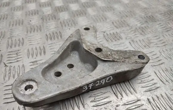 Skoda Roomster (5J) Engine mounting bracket 6Q0199185AB