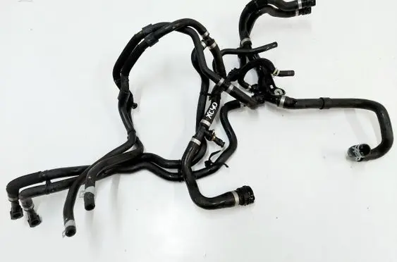 Volvo XC40 Engine coolant pipe/hose 32249934