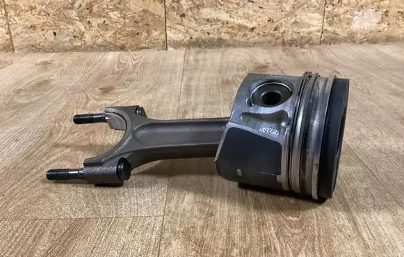 Ford Mondeo MK IV Piston with connecting rod 085190