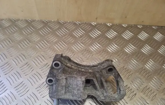 Ford Focus Engine mounting bracket 3M516030