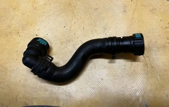 Jaguar F-Type Engine coolant pipe/hose 8W8318K579AB
