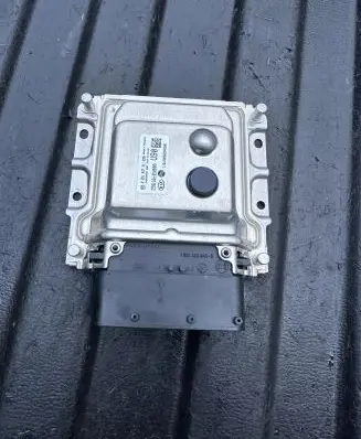 KIA Sportage Engine control unit/module 296102U900 11QLD0000200NU01 0281037311